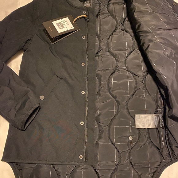 Burton lightweight black adjustable bomber jacket. - Picture 3 of 5